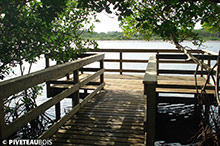 Belvédère-sur-un-lac-pin-traité-autoclave-classe-4---Photo-PIVETEAU-BOIS