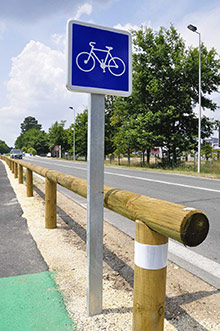 Glissière-de-piste-cyclable-en-pin-traité-autoclave----Photo-PIVETEAU-BOIS