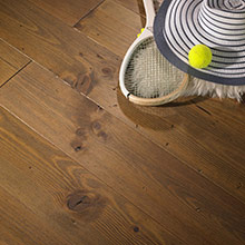 Parquet-en-pin-vieilli-couleur-bronze---FPBOIS