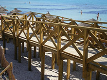 Passerelle-accès-de-plage-pin-traité-autoclave-classe-4---Photo-GAILLARD-RONDINO