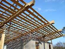 Pergola-pin-naturel-pour-couverture-plexi---REF-Camping-Chrysalides