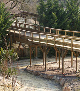 BEAUVAL-4-structure-extérieure-passerelle-pin-imprégné