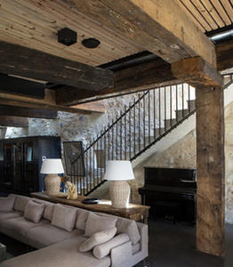 LOFT-2-Habillage-murs-et-plafonds-en-pin-abouté-claire-voie